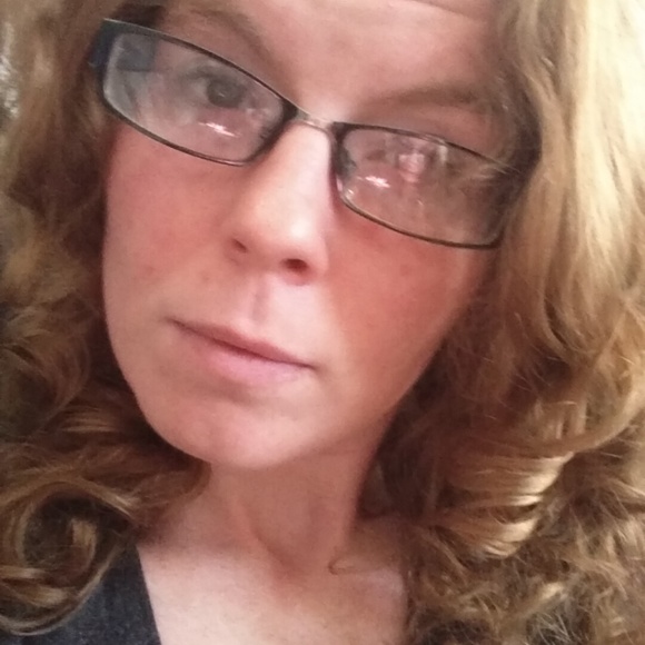 Meet your Posher, Jenn - Picture 3 of 7